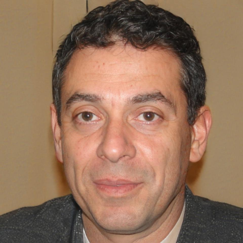 Marc Dubois, analyste financier senior